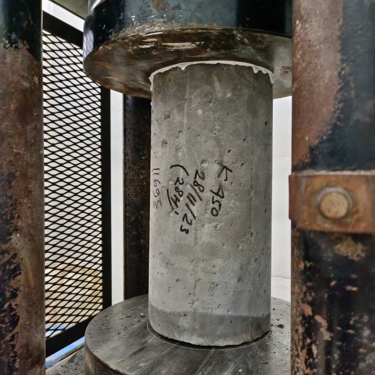 Kuat Tekan Beton Silinder