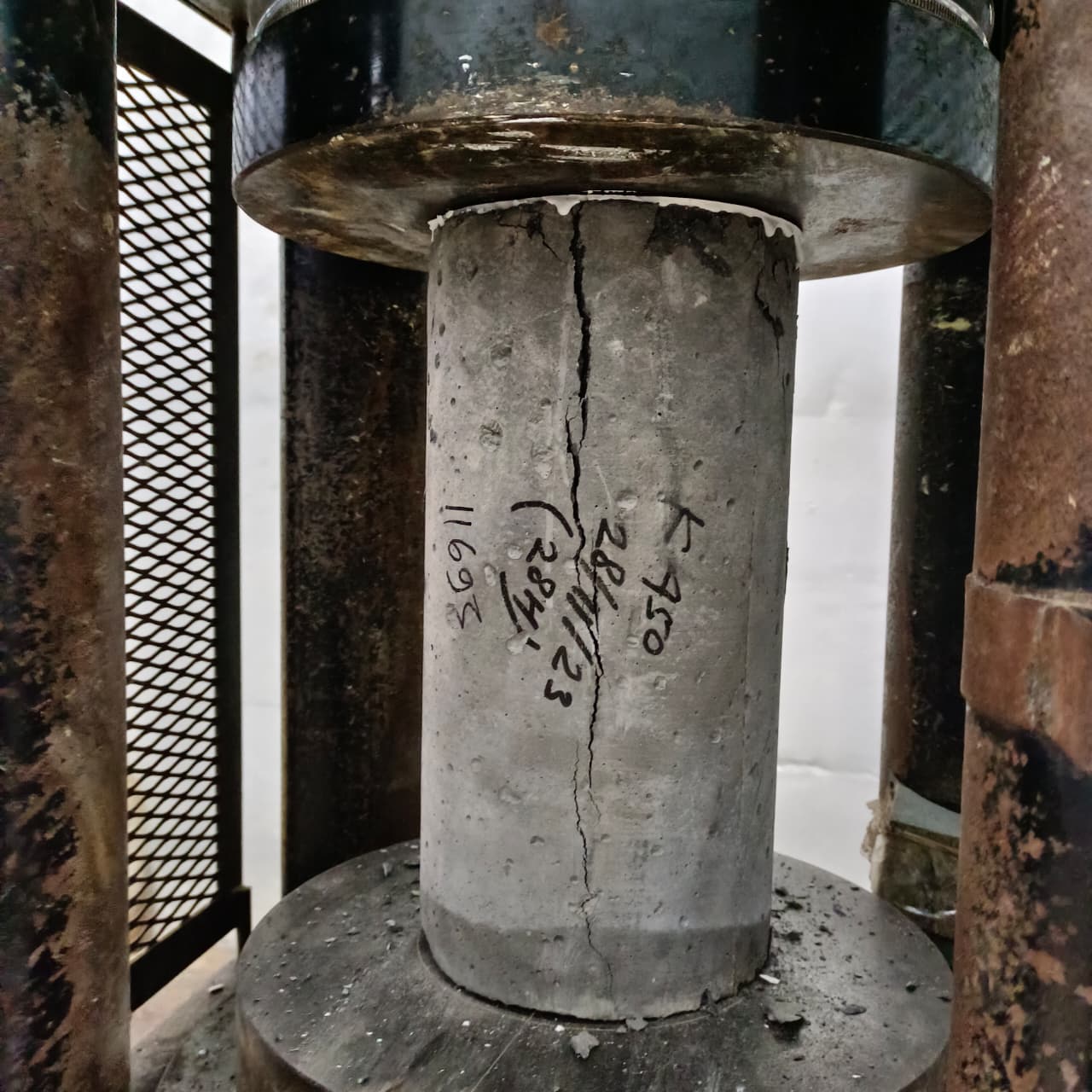 Kuat Tekan Beton Silinder