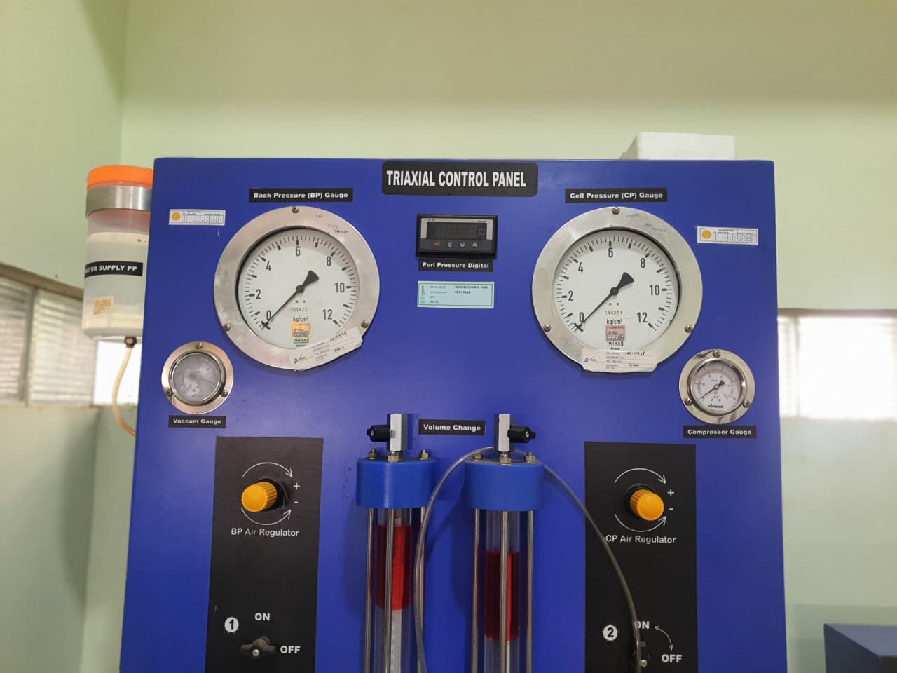 Triaxial (UU)