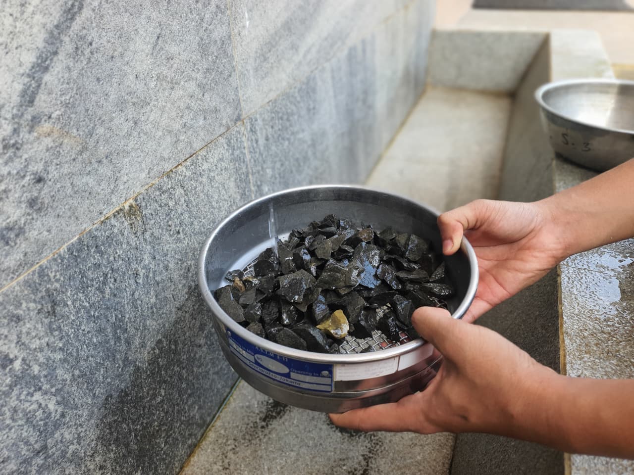 Gumpalan Lempung dan Butiran Mudah Pecah (Clay Lump)