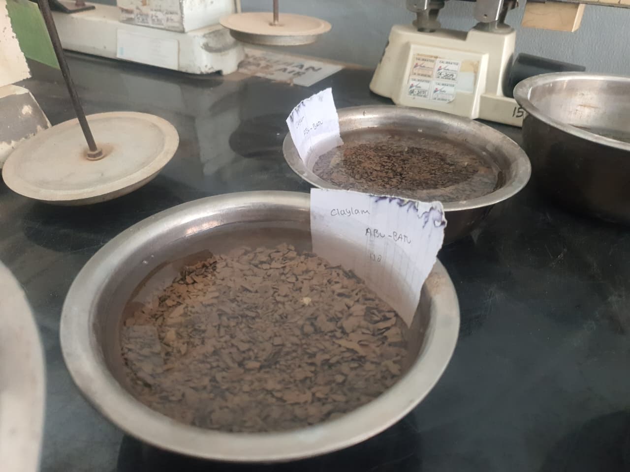 Gumpalan Lempung dan Butiran Mudah Pecah (Clay Lump)